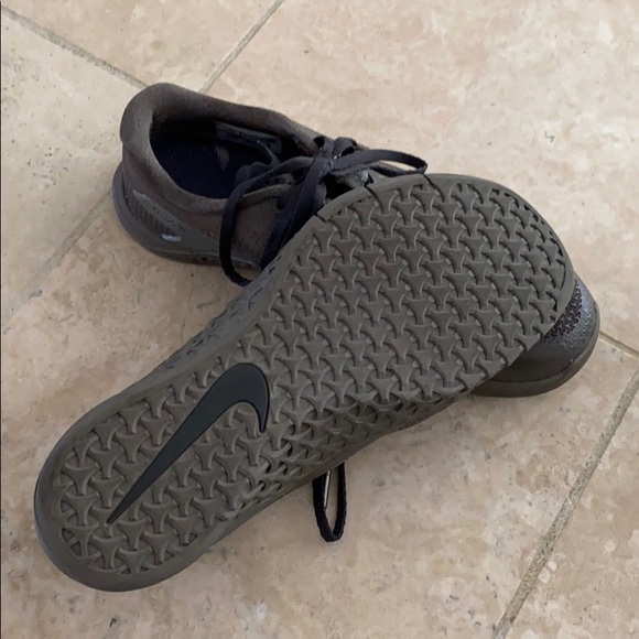 Training shoes - Picture 2 of 4